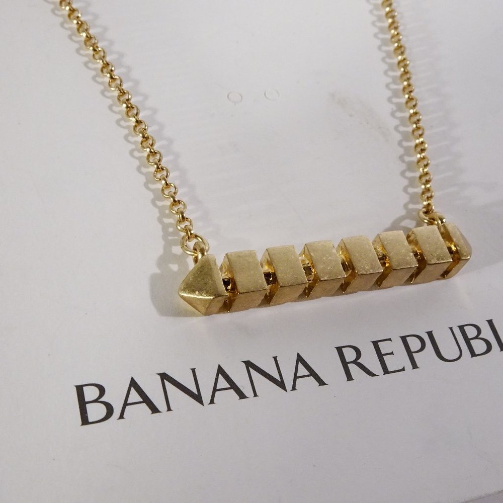 Banana Republic   Cube Link Pendant Necklace NWT 45 GOLD - Picture 4 of 5